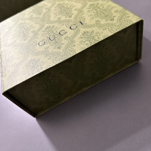 Gucci box, ribbon and care booklet - Picture 4 of 4